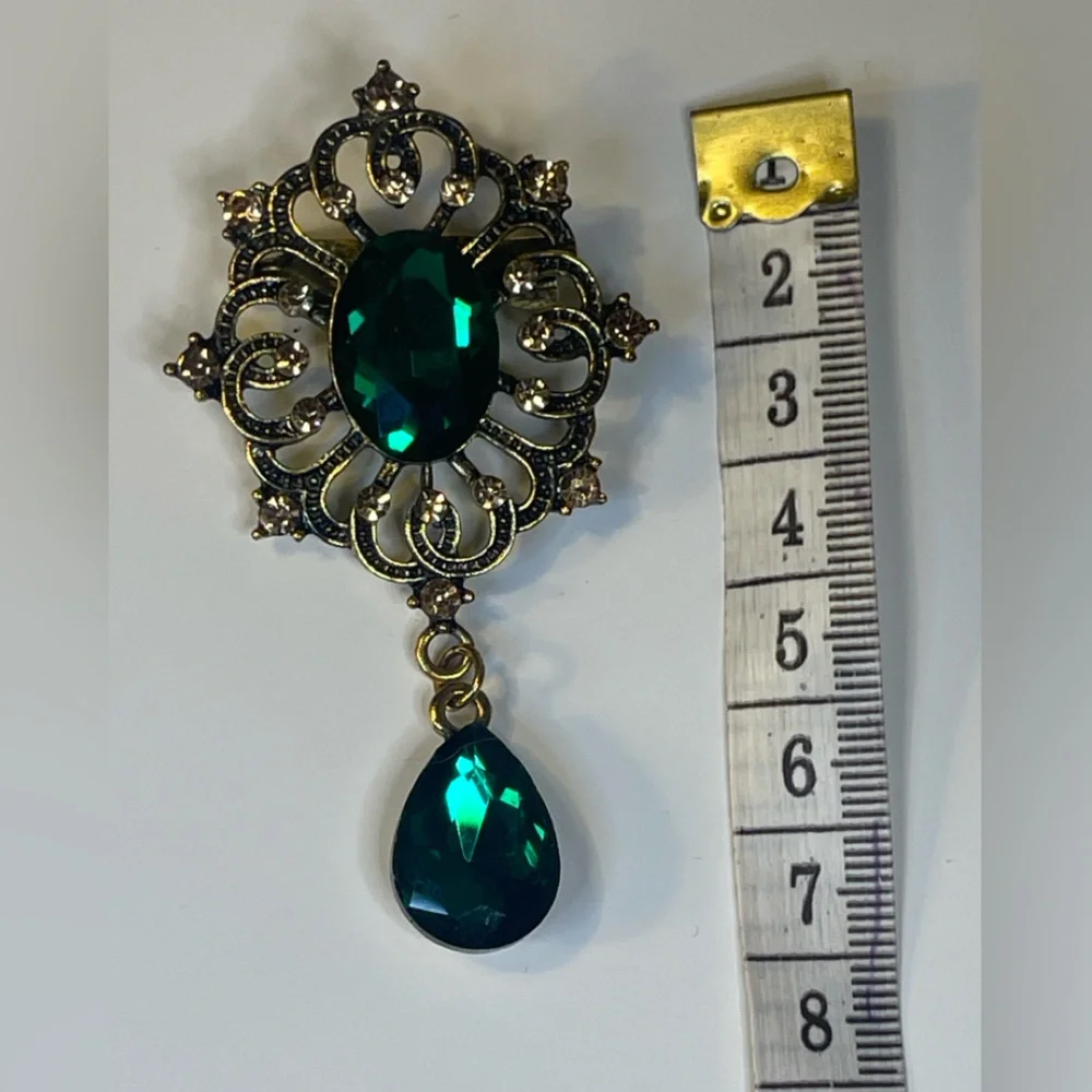 Elegant Green and Gold tone Pendant